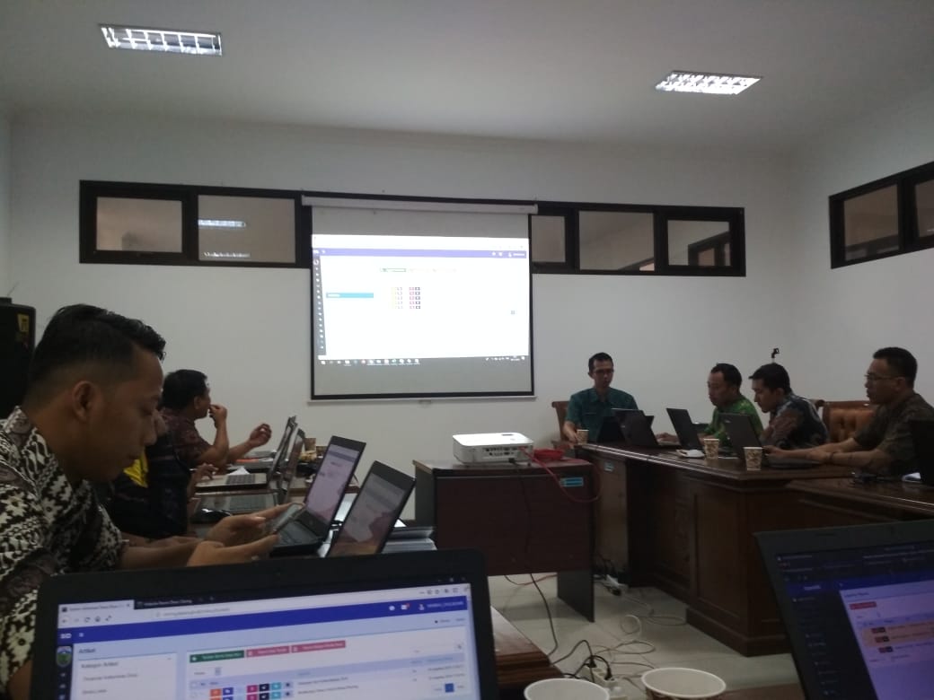 Pelatihan SID di gedung Dinas Kominfo